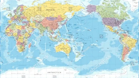 《费迪南德揭秘约罗送点幕后：足球狂潮中的冷静反思，用教训铸就辉煌》